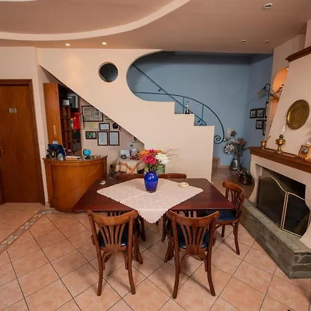 Golden Sun Guest house *